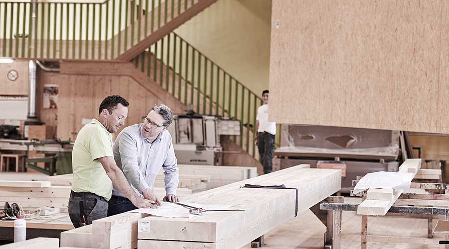 arbeiten am alpina holzhaus